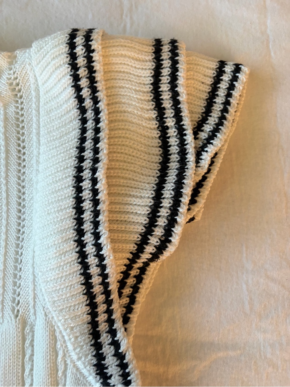 Like New, Vigoss, Size M, White Knit Short-Sleeve Sweater with Black Stripe Trim - Picture 7 of 15
